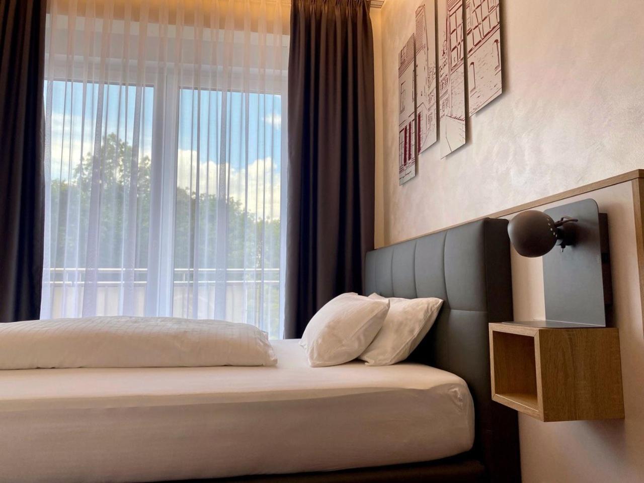 ארפורט Hotel Am Waldkasino מראה חיצוני תמונה